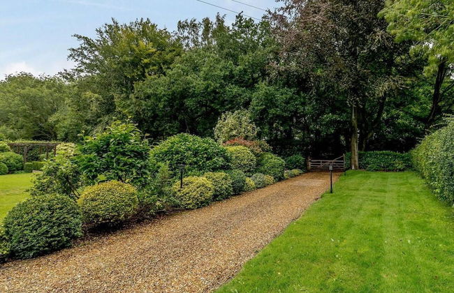 Charming 2-bed Cottage, Beautiful Views, Knutsford - Photo 15