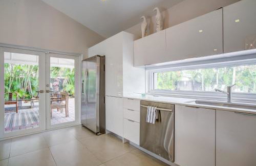 Breathtaking Pool Home and Backyard by Wilton Mnrs - Foto 21