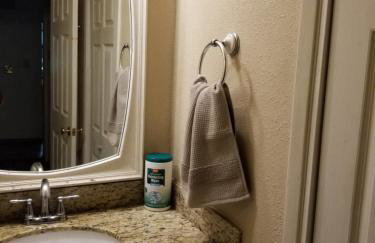 Lovely One bedroom condo with indoor fireplace. - Foto 12