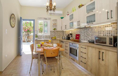 Ruby's summer house with spacious garden and free parking - Foto 23