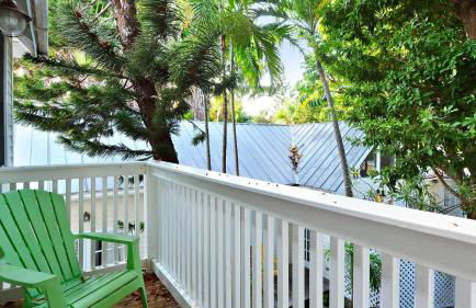 Tranquility by Avantstay Close to Duval St w/ BBQ & Shared Pool - Photo 42