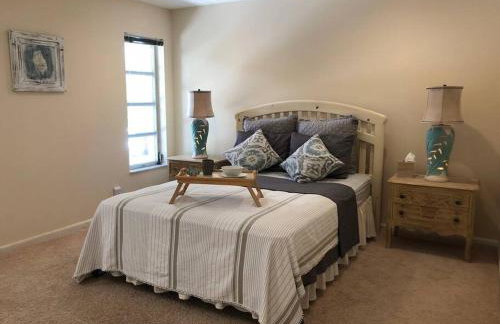 Spacious villa, pool, water views, walk to beach - Foto 37