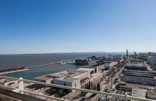 RENT4REST LISBON PARQUE DAS NAÇÕES 17Th FLOOR RIVER VIEW - Photo 3