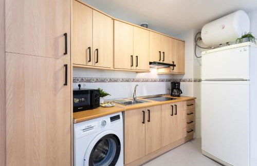 Holidays2Malaga Capuchinos French balconies, private parking, WiFi & Air con - Photo 20