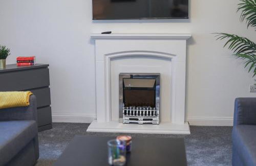 Spacious 4 Bedroom House with Parking - Foto 61