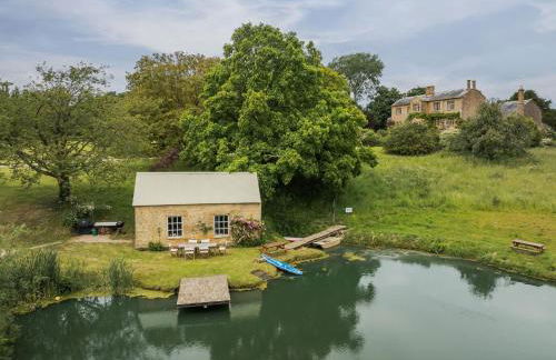 Ebrington Manor by Birch Stays - Photo 16