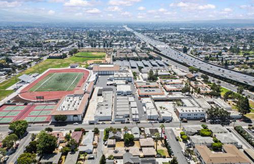 20 percent OFF Fully Furnished 2BR in Prime Tustin - Foto 33