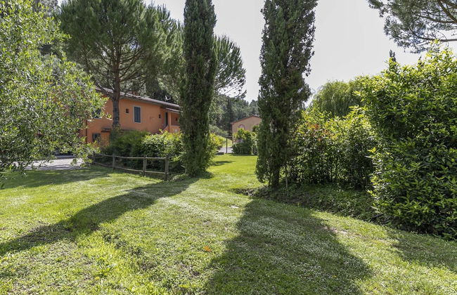 Tuscany's Hidden Garden Escape - Photo 46