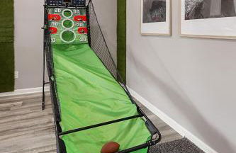 Charming 5BD - UNL 5mins - BBQ, Games & Backyard - Foto 40