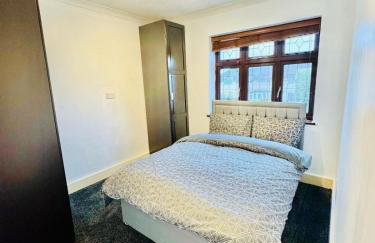 4-Bed Oasis Quiet Culde sac - Foto 27