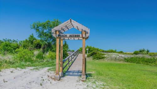 NEW LISTING! Two Bedrooms in A Building with Marsh and Ocean Views - Foto 4