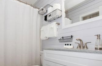 F Lakefront! Remodeled, Sleeps 4, Boat Slip, Patio, WiFi, Cable, Pool - Foto 26