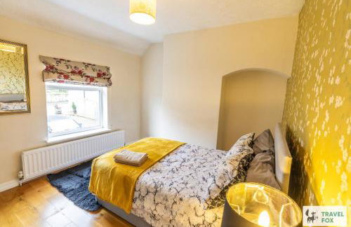 Smithy Bank Cottage - with free parking! - Photo 26