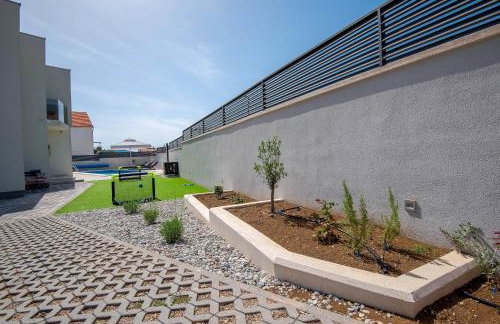 Villa Lumaka Sun - Amazing Home In Brodarica with 4 Bedrooms, Wifi, Outdoor Swimming Pool and Heated Swimming Pool - Photo 20