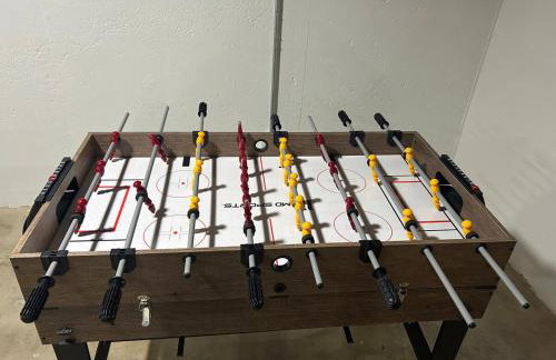 Spacious 3 Bedroom Home with Game Room and Parking - Foto 28