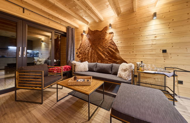 Luxe Timber Lodge & Pet Retreat - Photo 6