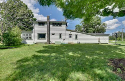 Lakefront Retreat with Shared Dock and Fire Pit! - Foto 25