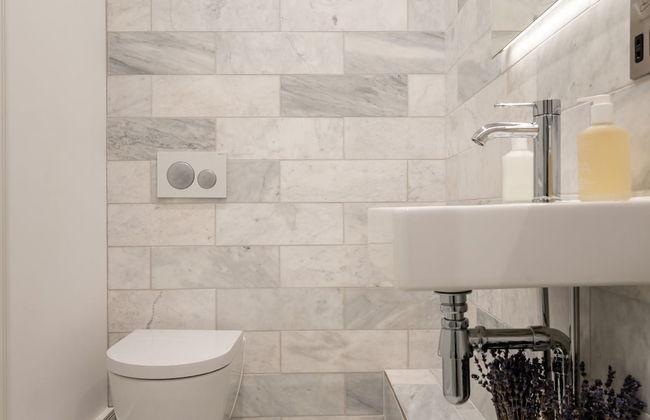 Cathedral View in Exeter - Photo 21