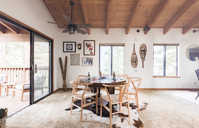 Wolfe by Avantstay 5mins Northstar w Hot Tub Fireplace 2 Private Decks - Photo 5