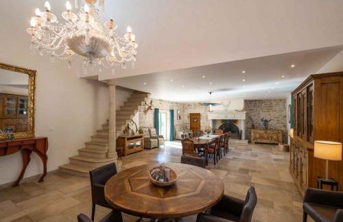 Mas des Sylves - Piscine intérieure chauffée - Parc de 100 hectares - Foto 14