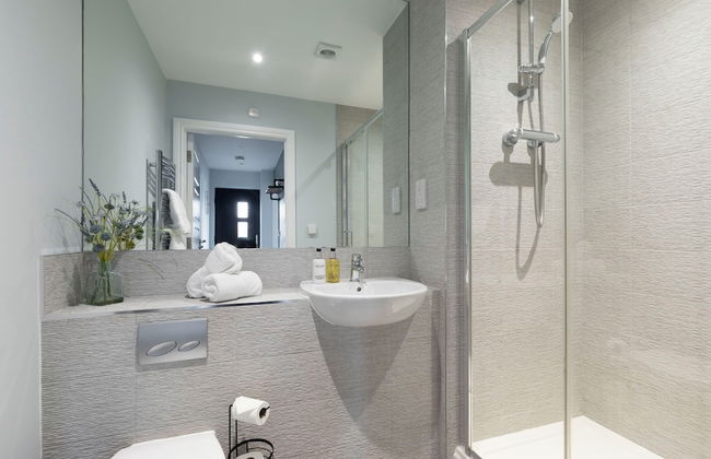 Elliot Oliver- Charming 1 Bed Apartment - Photo 10