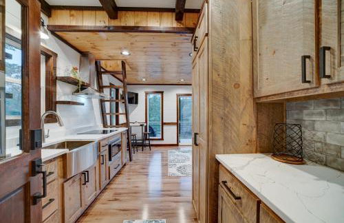 Cozy Treehouse w Hot Tub, Fire Pit, Pet Friendly, Lake Access - Photo 26