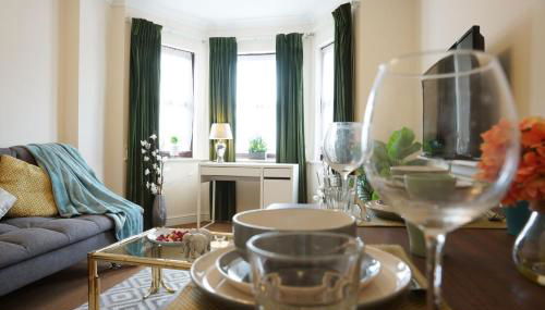 18PG Dreams Unlimited - Budget Flat w free parking - Slough Windsor Heathrow - Foto 2