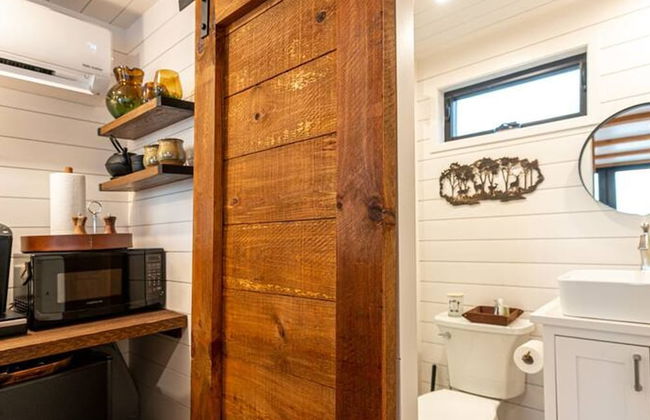 Deer Creek Tiny Container Home-12 Min to Magnolia - Foto 6