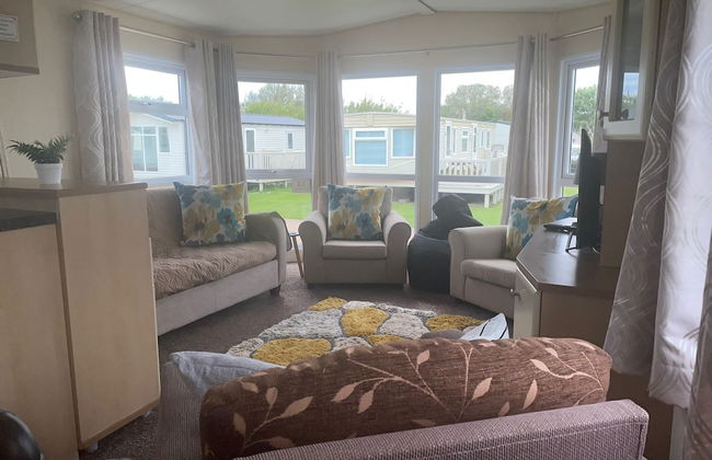 Remarkable 2-bed Villa Caravan in Driffield - Photo 9