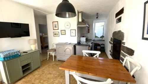 Maison ancienne charmante avec jardin, proche du port de Groix - FR-1-813-8 - Photo 3