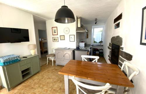 Maison ancienne charmante avec jardin, proche du port de Groix - FR-1-813-8 - Photo 3