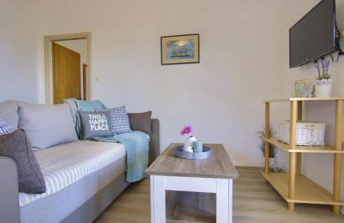 Sunshine Place by the beach - Photo 11