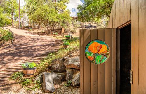 Myrinn-Hobbit Cottage on the Creek Storybook Stay - Foto 7