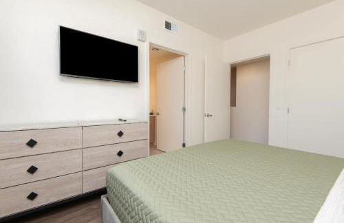 Snazzy 3BR Apt Hollywood with Pool & Spa - Foto 37