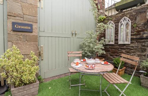 The Grooms - Photo 3