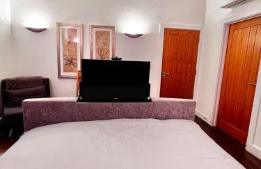 Countryside Retreat - Indoor Pool, Sauna, Hot Tub - Photo 9