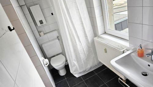 Apartment in Herzogenrath-Merkstein - Photo 3, towels, Shower