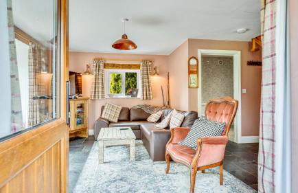 Mwsogl - Luxurious Family Fishing Lodge Near Aberaeron With Private Fishing - Photo 8