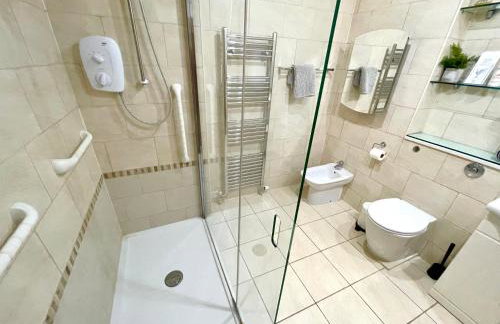 Quay & Sea View Spacious Modern Secure Parking - Photo 11