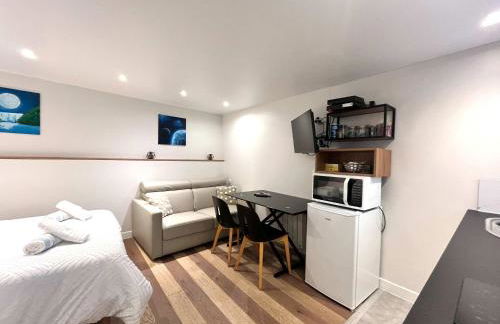 In The Heart Of The City - Cosy Studio - Close to RER - Foto 14