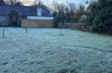 Glamping Pod with a Hot Tub in Orchard - Foto 3