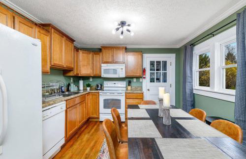 New River Gorge Cottage w Hot Tub, Fire Pit, Grill - Foto 14