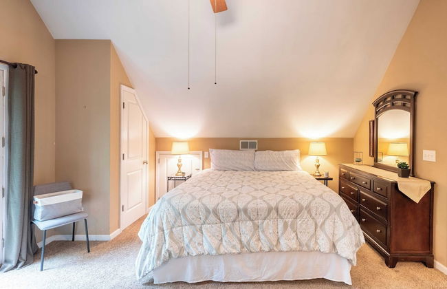 Bear Trail Chalet by Avantstay Retreat w/ Outdoor Living Deck & Fire Pit - Foto 23