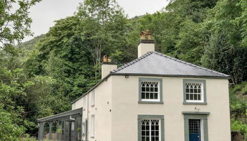 Cwmalis Hall - Photo 3