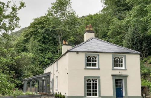 Cwmalis Hall - Photo 3