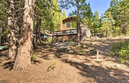 Charming Pinecrest Cabin with Private Deck - Foto 29
