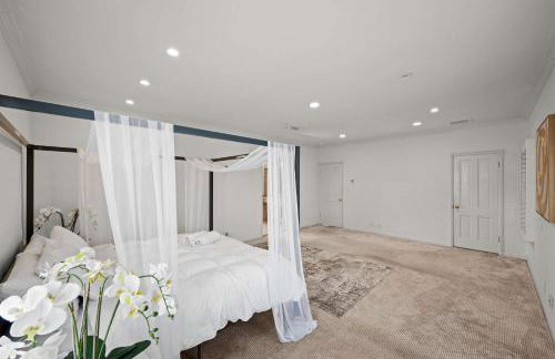 Spacious 5BR LA Villa with Pool Spa & Game Room - Foto 50