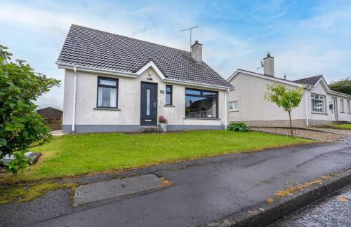 3-Bed Portballintrae Home | Wi-Fi, Garden, Parking - Foto 1