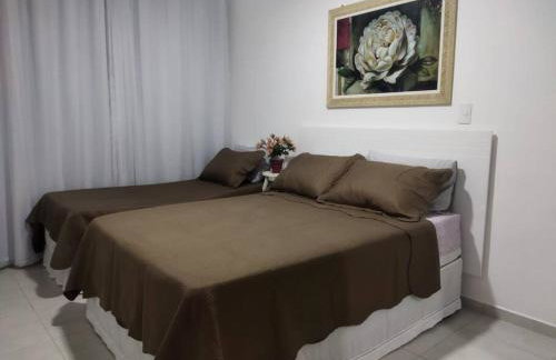 APT Completo - Suíte - 2 Ar-condicionados, Wi-FI, Piscina, garagem, portaria - aconchegante - Foto 5