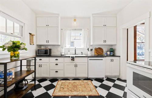 Historic Hideaway Hot Springs - Photo 3